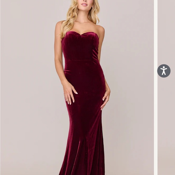 Revelry Dresses & Skirts - Elegant Burgundy Bridesmaid Strapless Velvet Dress